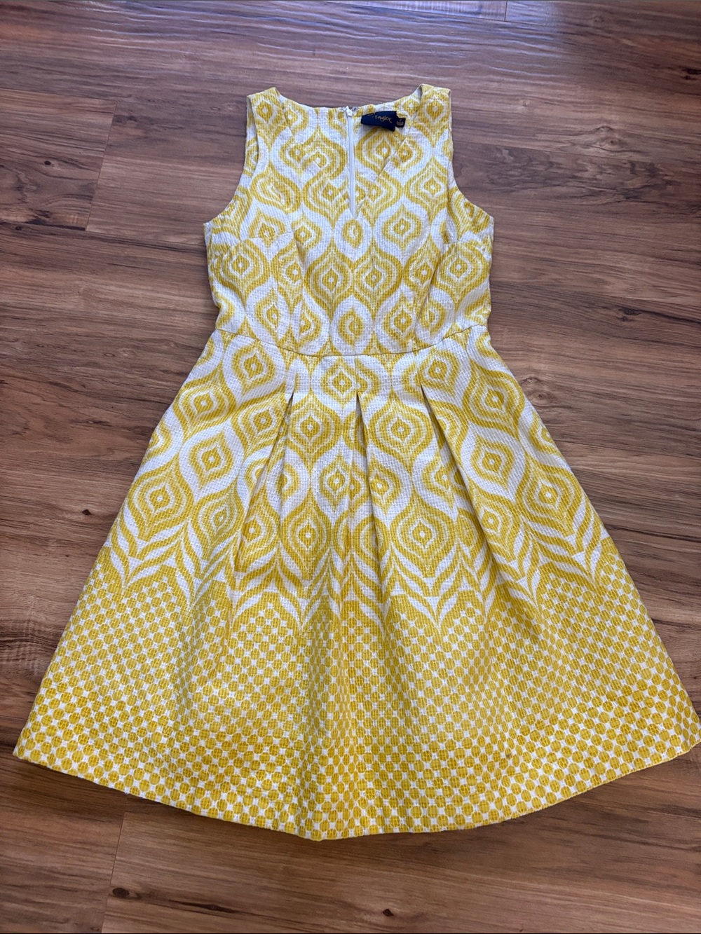 Just Taylor Yellow and White Textured Jacquard Dress